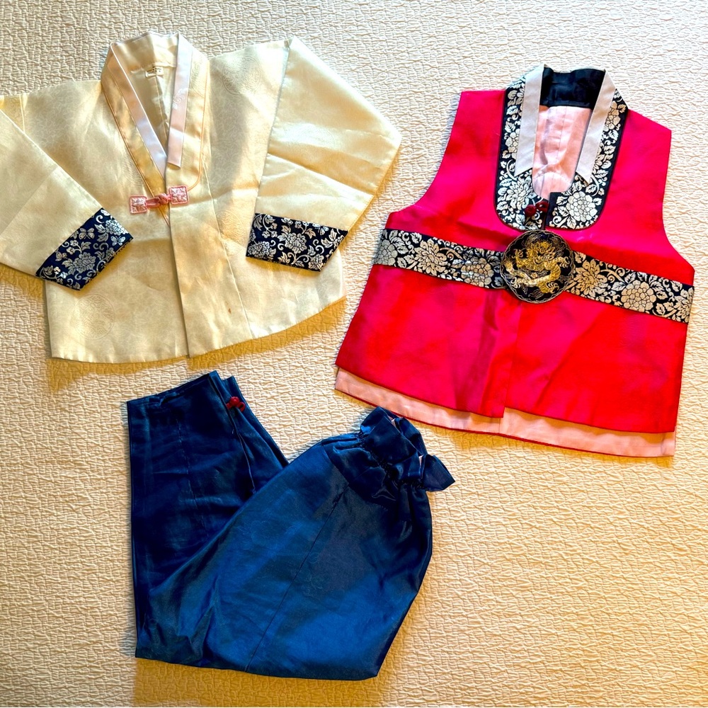 Traditional Korean Hanbok Outfit Size 6 Multicolor 3-Piece Set